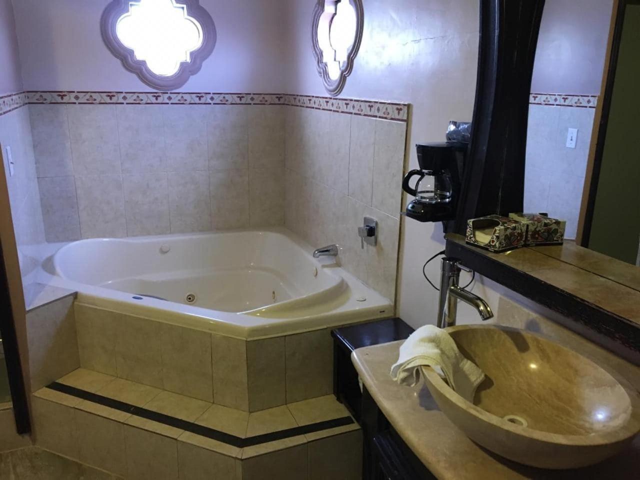 Maria Bonita Suites Agua Prieta Ngoại thất bức ảnh